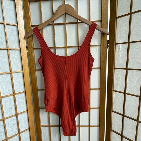 Reformation Selena Ribbed Lace Up Bodysuit in Scarlet | Small - Picture 4 of 8